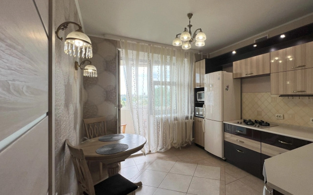 V Novom Elitnom Dome V Tsentre Goroda Flat