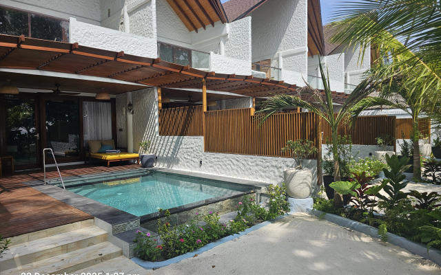 Отель Island Luxury Retreat Maalhos