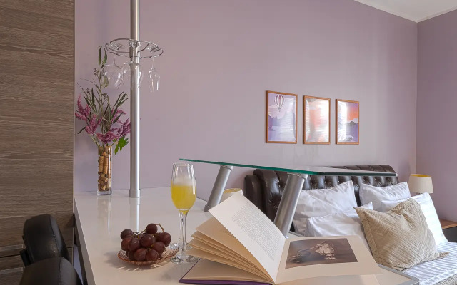 Квартира Лиловая студия на набережной Обводного канала