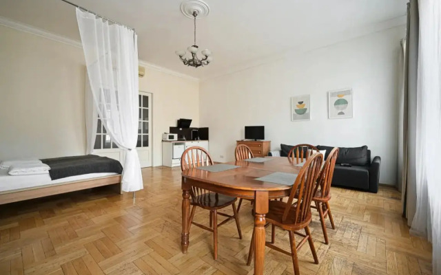 1912 U Anichkova Mosta №1 Apartments