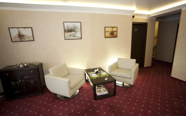 Tikhaya Ploschad Living Quarters