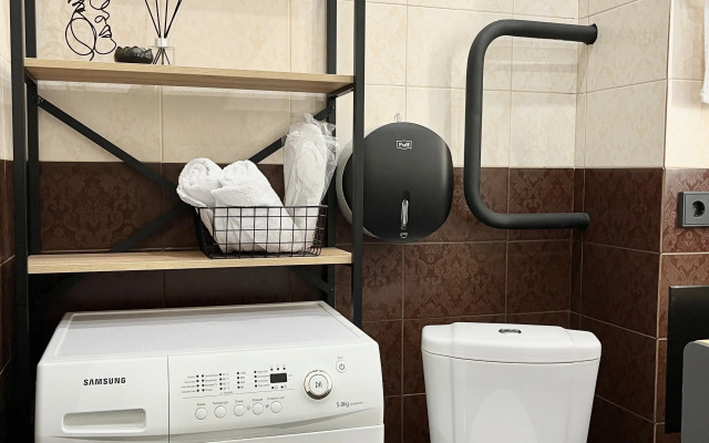 Dizajnerskaya Na Vzletke Ryadom S Torgovim Тsentrom Planeta Flat