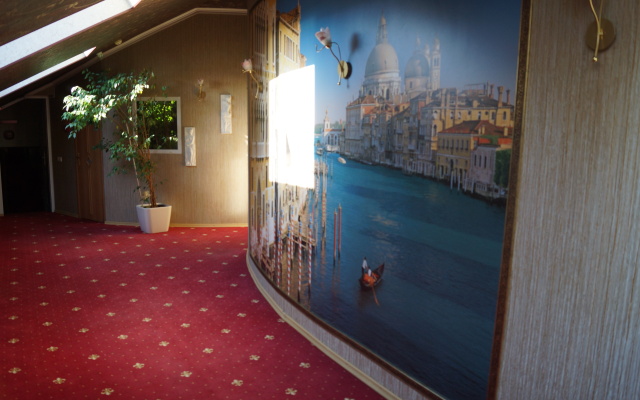 Renessans Hotel