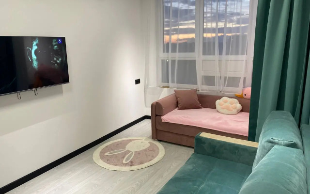 Апартаменты Пикассо - индустриальный шик с яркими акцентами