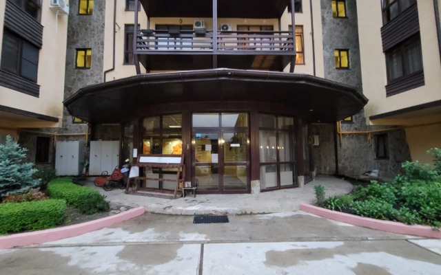 S 2 Spalnyami Naprotiv Podyemnika Apartments