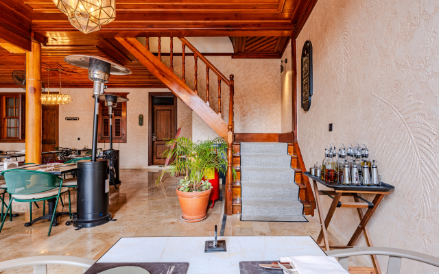 Belmondo Suites