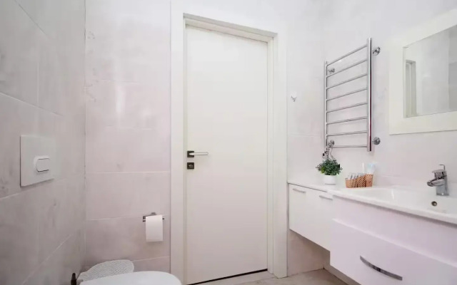 Trekhkomnatnaya V Zhk braun Vozle Trts Mega Almaty Flat