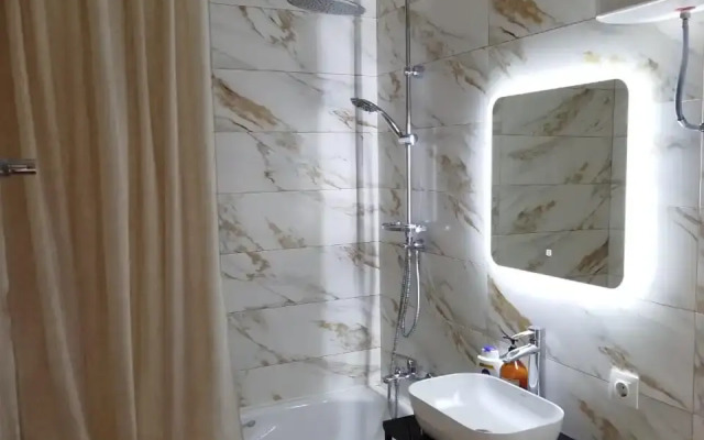Na Chernyshevskogo V Tsentre Omska Flat