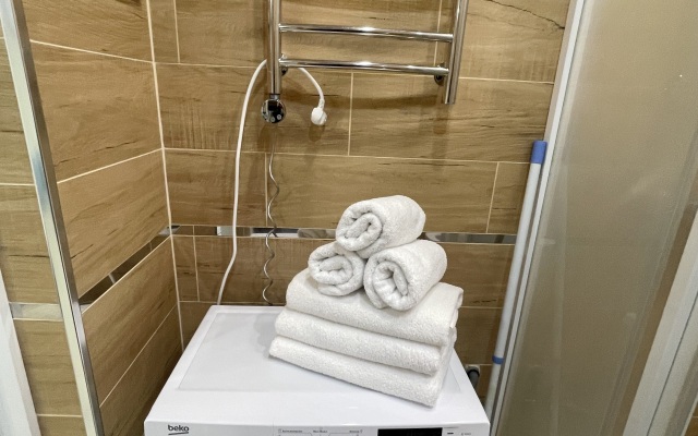 Studiya s panoramnymi oknami naprotiv otelya Mariott Flat