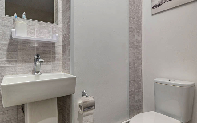 7/2 Latyshova 3 Apartments