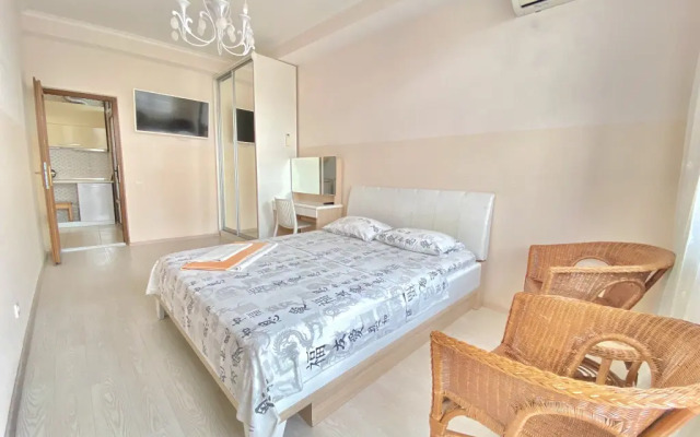 Komfort S 2 Spalnyami I Balkonom M2 Apartment
