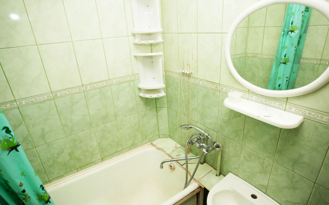 Oranzhevaya Na Mira Kirishi Flat