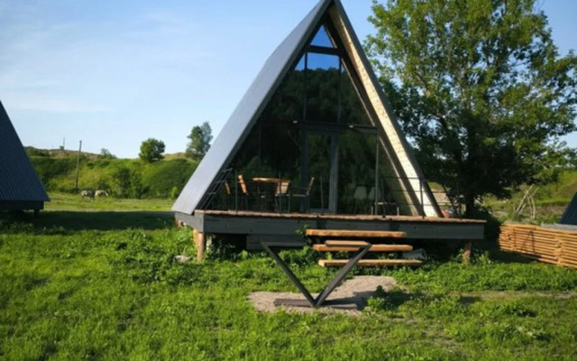 Dvuetazhny A-Freym S Terrasoy Chalet