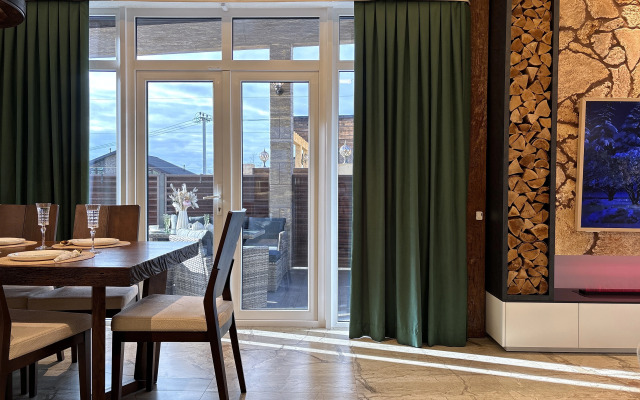 Шале Tech с Подогреваемым Бассейном