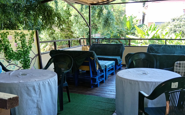Oazis Na Molodezhnoj Guesthouse