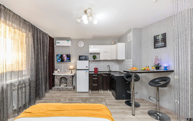 Studiya s vidom na lesoparkovuyu zonu Flat