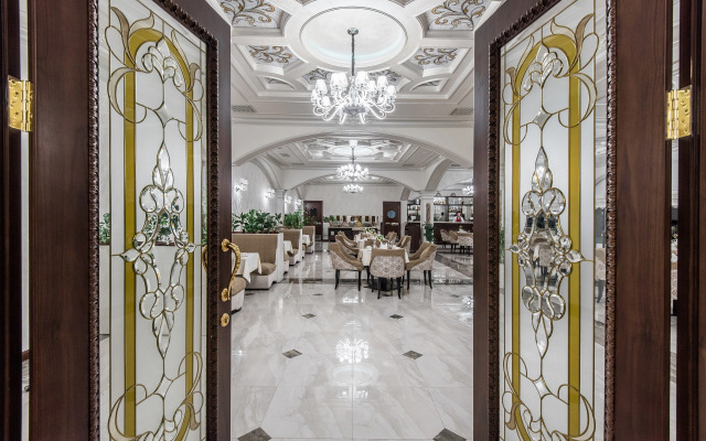 Huayue Mansion Hotel