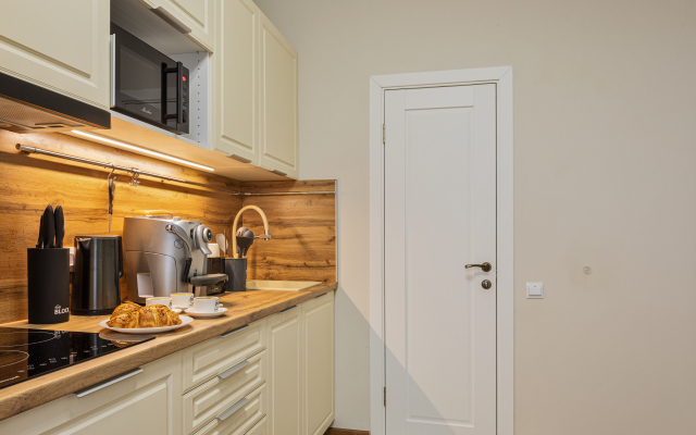 FullHouseApart dizaynerskie trekhmestnye apartamenty na vokzal'noy ploshchadi Apartments