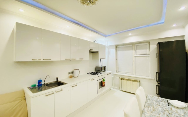 Prostornaya Yevro2 V Samom Tsentre Pl Ordzhonikidze Flat