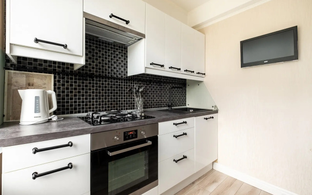 U Metro Zvezdnaya Apartments