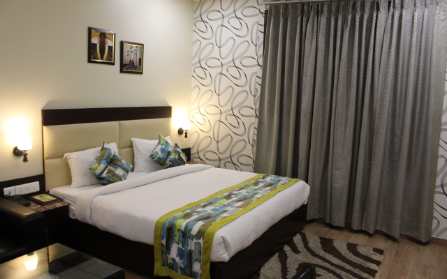 The Golden Apple Hotel