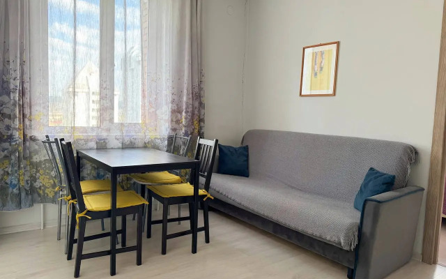 Sovremennaya evrotreshka v centre do 7 chelovek infrastruktura ryadom Apartments