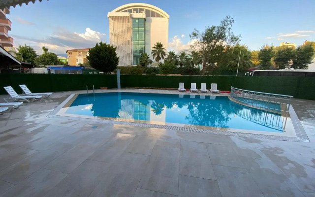 Apartment Hotel White Night