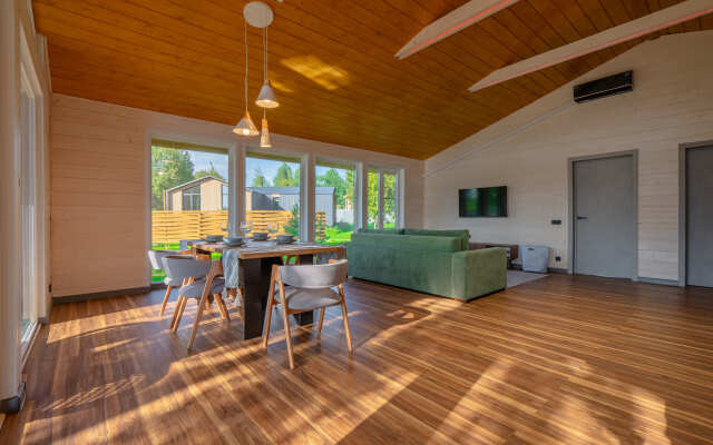 Friends & Family Guest House