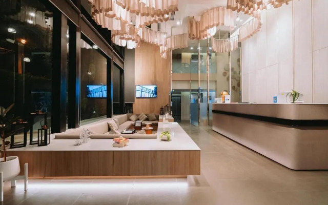 Отель Aster Hotel and Residence