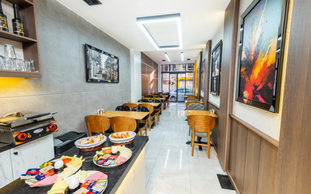 Luxury Life Suites