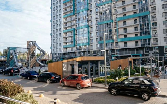 V Sovremennom Rayone Nedaleko Ot Tsentra Goroda Flat