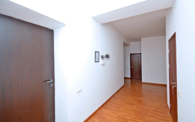 Prostornaya Kvartira na Severnom Prospekte, Hh533 Flat