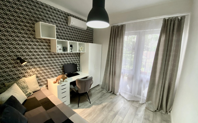 Uyutnaya Trekhkomnatnaya S Shikarnoy lodzhiey Flat