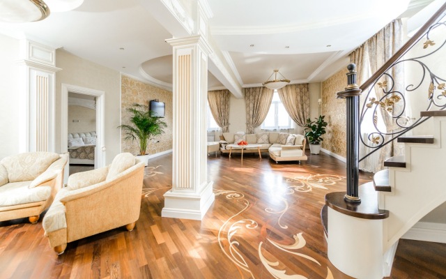 Versal'. Dvuhetazhnaya 6K na Kutuzovskom Flat