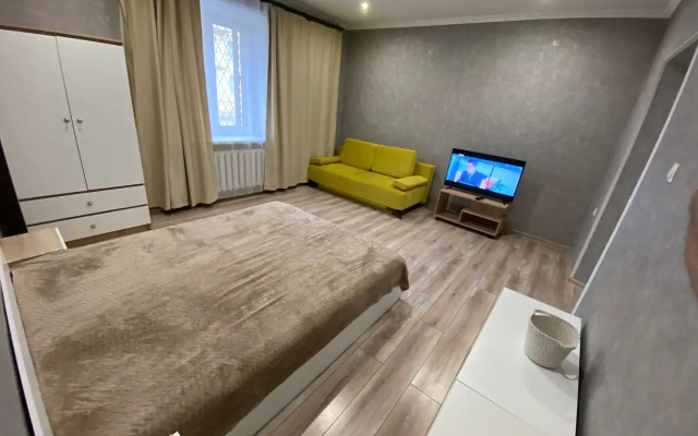 Shikarnaya Dvukhkomnatnaya V Tsentre 6 Spalnykh Flat