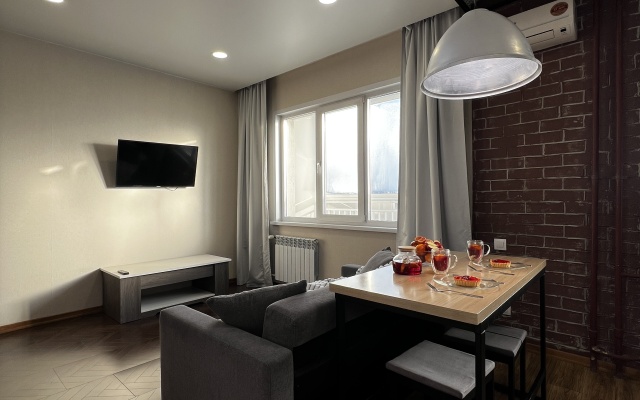 Loft apartament s vidom na reku vozle Akvaparka Flat