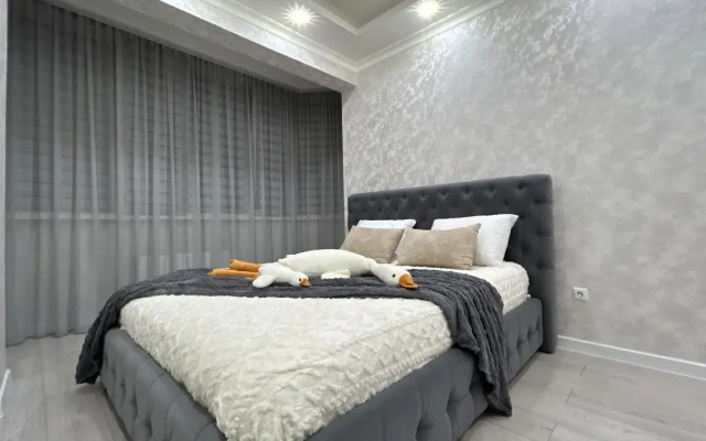 Semeyny Lyuks Apartments