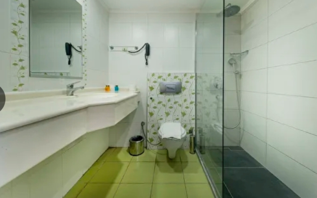 White Lilyum Hotel