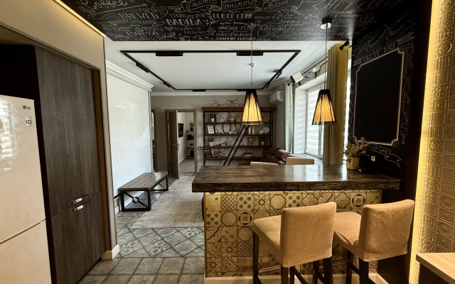 Apartamenty cemejnye Loft Apartments s proektorom