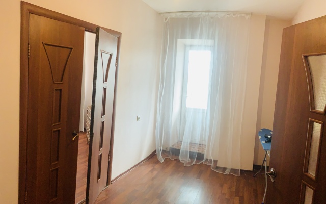 Bolshaya Kvartira Na Oktyabryskoy Apartments