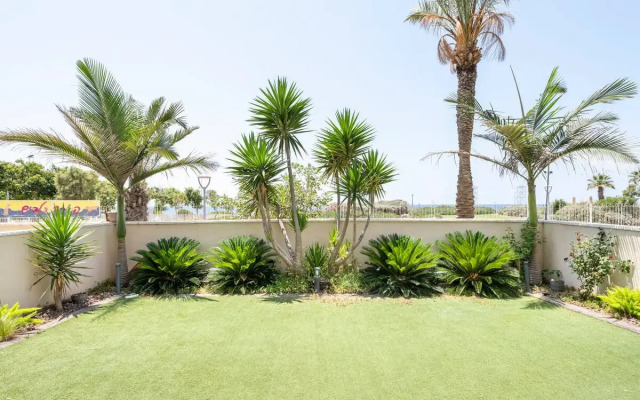GW002 Gugel Waves Amazing Seaview & Garden Family Apartments Flat