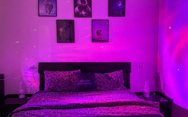 Апартаменты Счастье жить в центре Севастополя с балкончиком