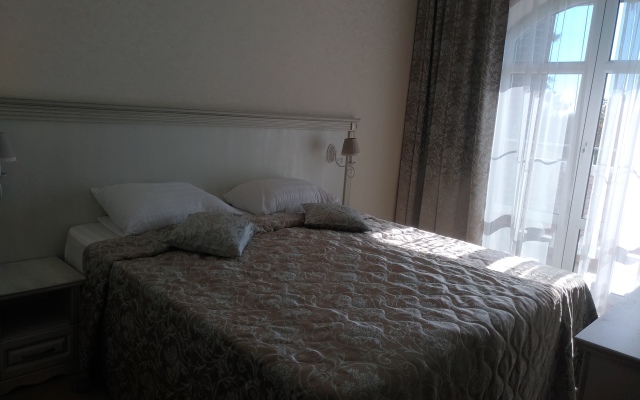 8 Avenyu Hotel