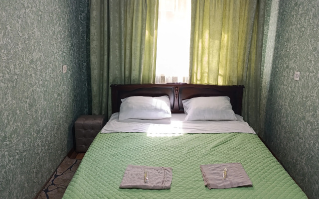 V Kamenske-Shakhtinskom Flat