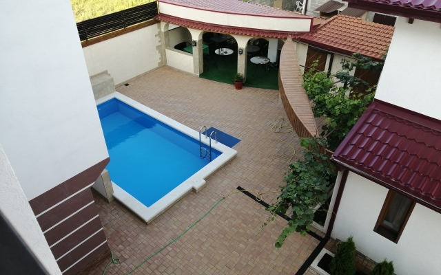 Elina Guest House