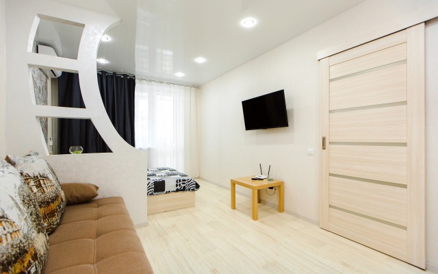 Odnokomnatnaya 70 Let Oktyabrya 22 Flat