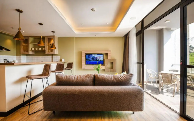 Отель Trademark Suites at Enaki Town