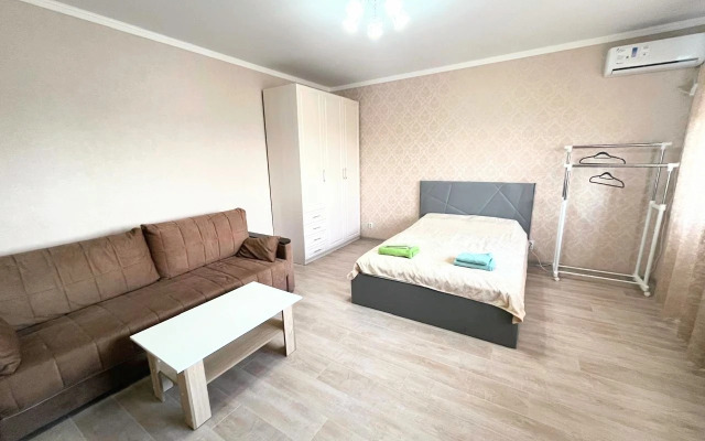 Ya doma na ulitse Cherokmanova 2 Flat