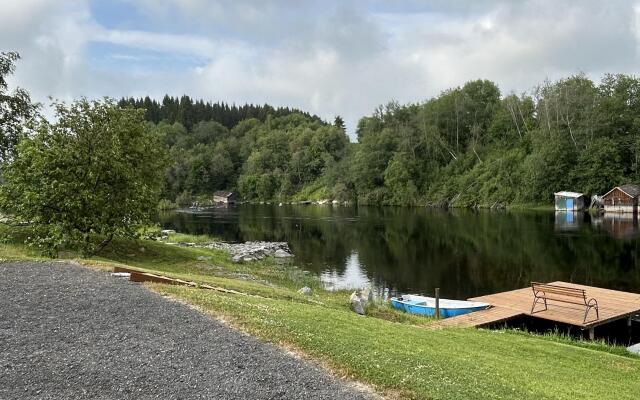 Частный Дом На Берегу Реки