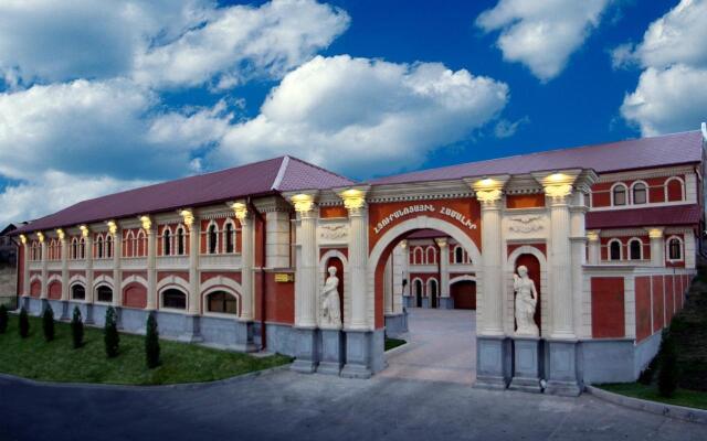 Roma Yerevan & Tours Hotel